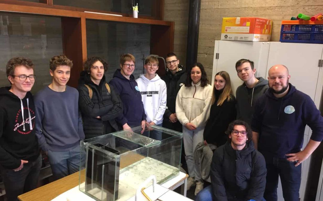 Aquarium en classe : les élèves de rhéto du Séminaire de Floreffe découvre la truite.